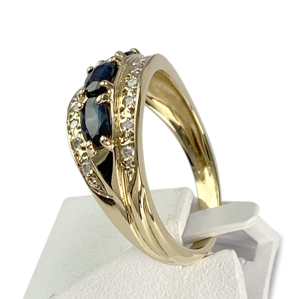 Pre-owned 750 yellow gold ring with diamonds and sapphires - view 2