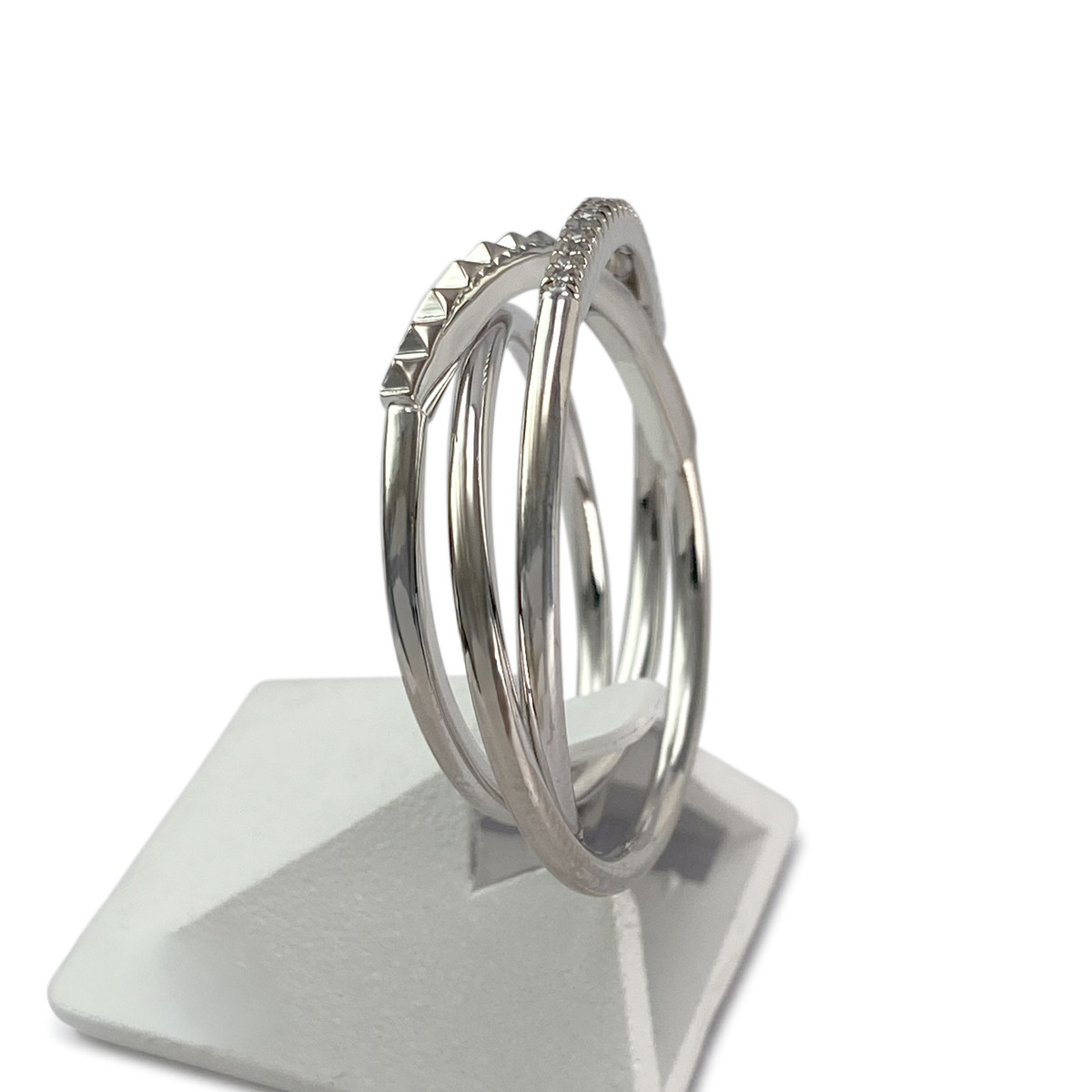 Tweedehands gouden ring 750 witte diamanten - bekijk 2.