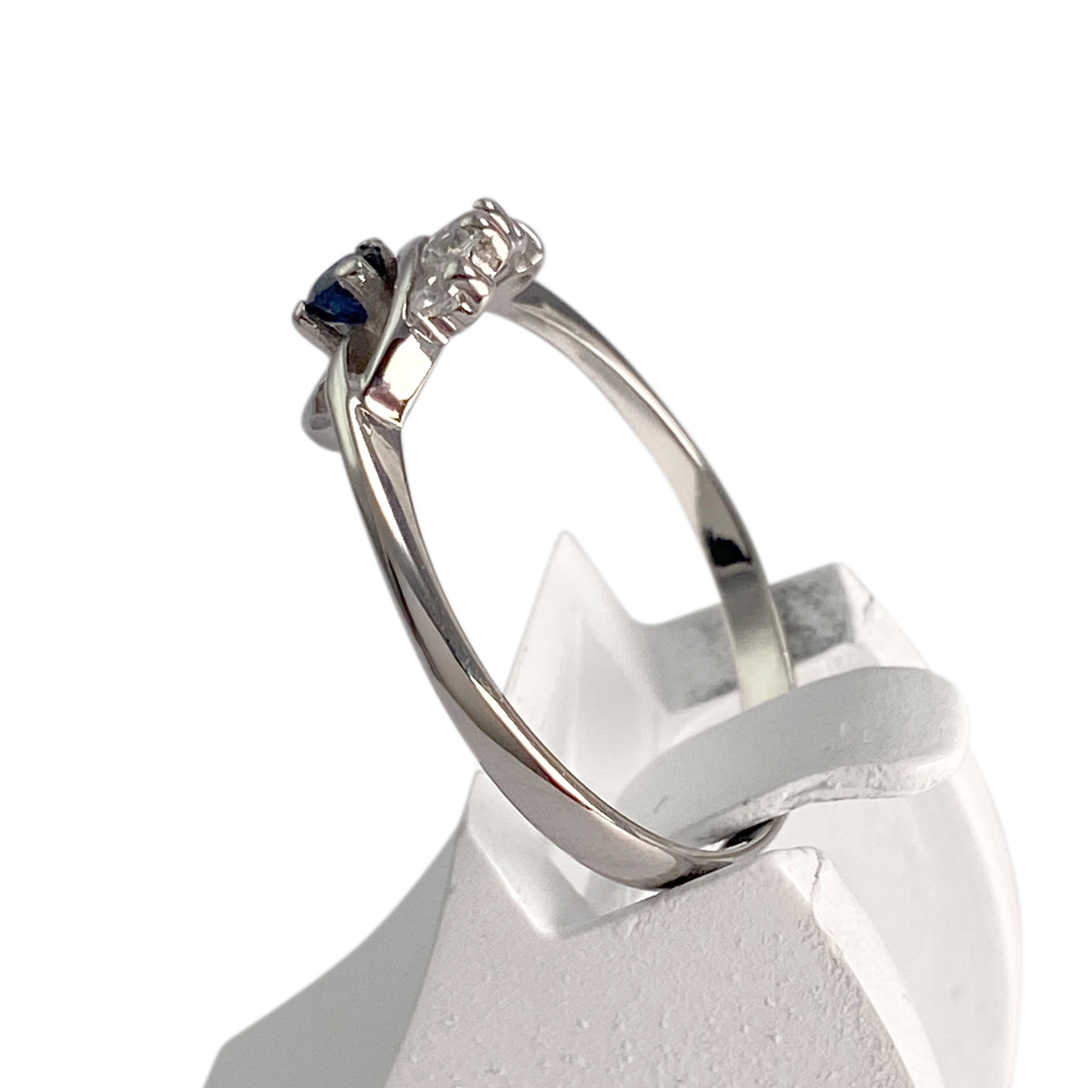 Bague d'occasion or 750 blanc saphir zirconias - vue 2