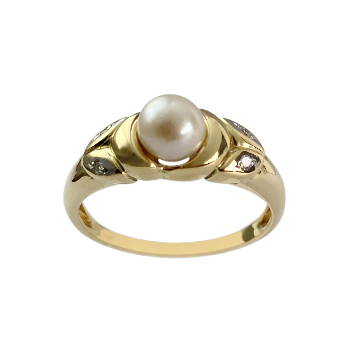 Tweedehands gouden ring 750 gele gekweekte parel diamant
