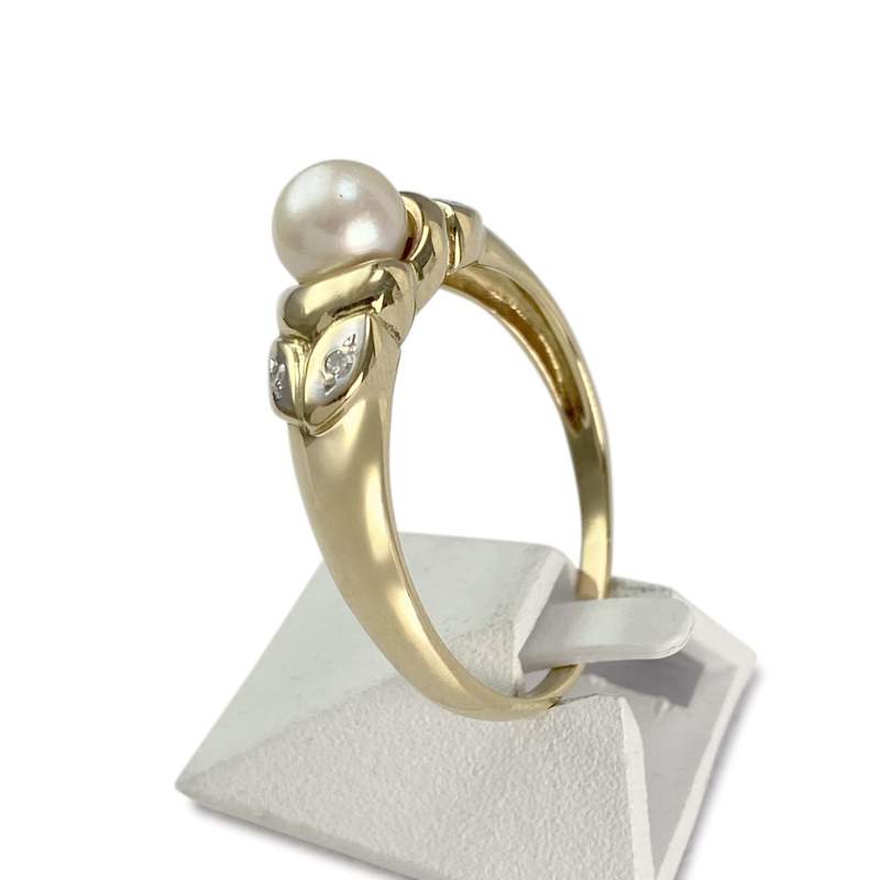 Second hand gold ring 750 yellow cultured pearl diamonds - view 2