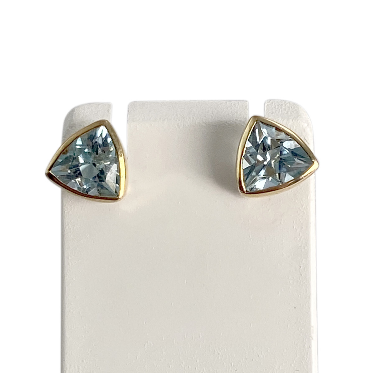 Boucles d'oreilles clous d'occasion or 750 jaune topaze bleues traitées