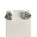 Boucles d'oreilles clous d'occasion or 750 jaune topaze bleues traitées - vue 1
