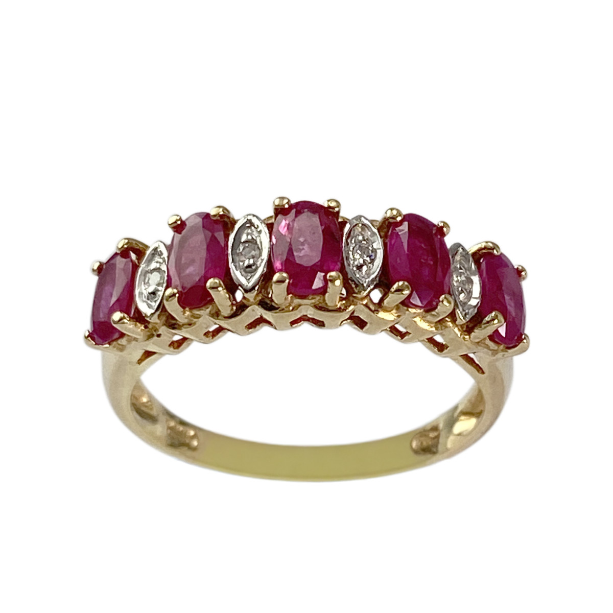 Tweedehands goud 750 gele robijn diamanten ring