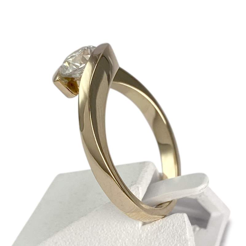 Solitaire d'occasion or 750 jaune diamant - vue 2