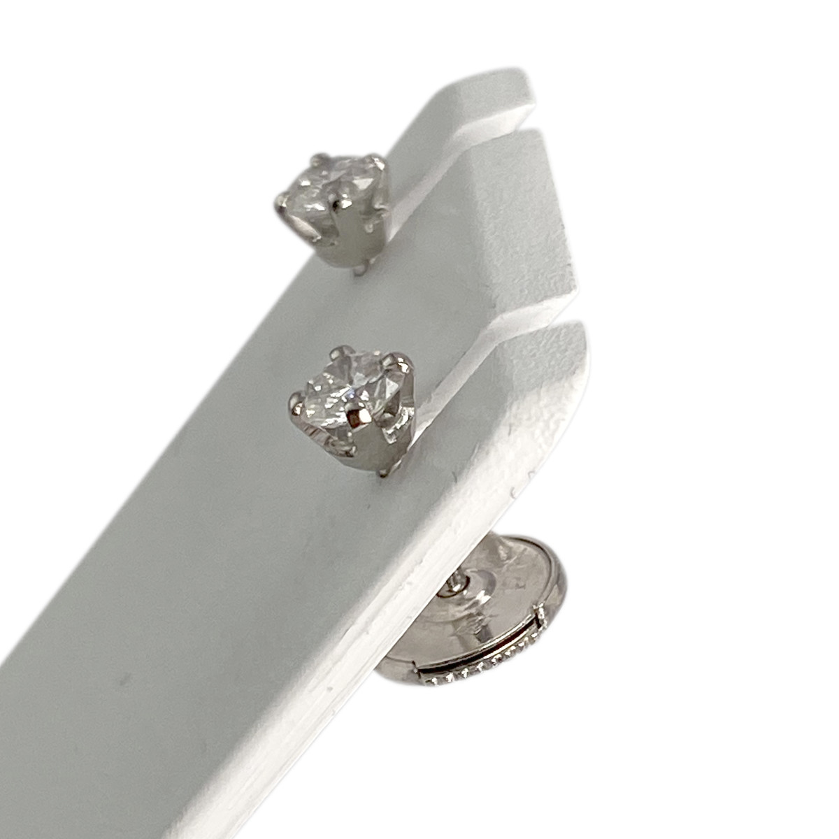 Boucles d'oreilles d'occasion or 750 blanc diamant - vue 2