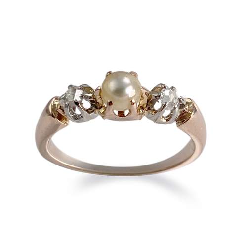 Pre-owned 18K rose gold ring with cultured pearl and diamonds