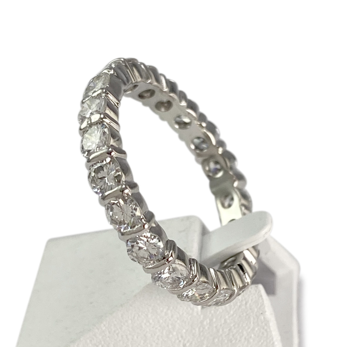 Tweedehands gouden ring 750 witte diamanten - bekijk 2.