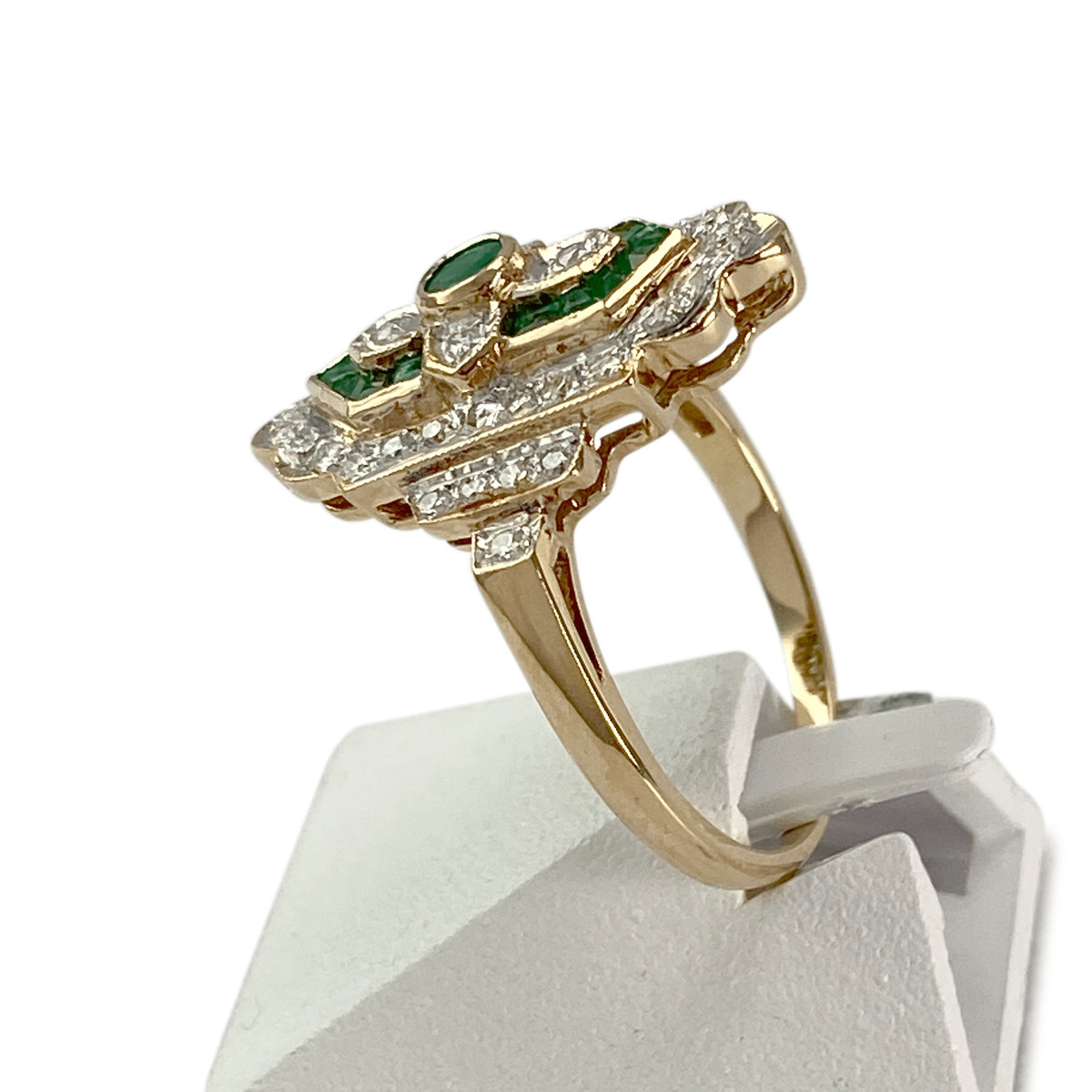Bague d'occasion  or 750 2 tons  émeraude diamants - vue 2