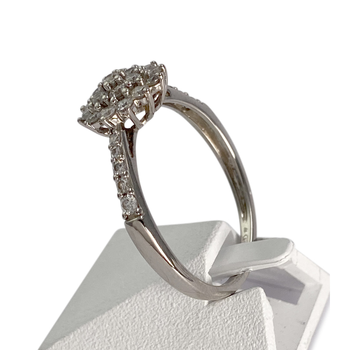 Bague d'occasion or 750 blanc diamants synthetiques - vue 2