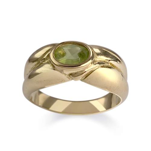 Pre-owned 14K yellow gold ring with peridot