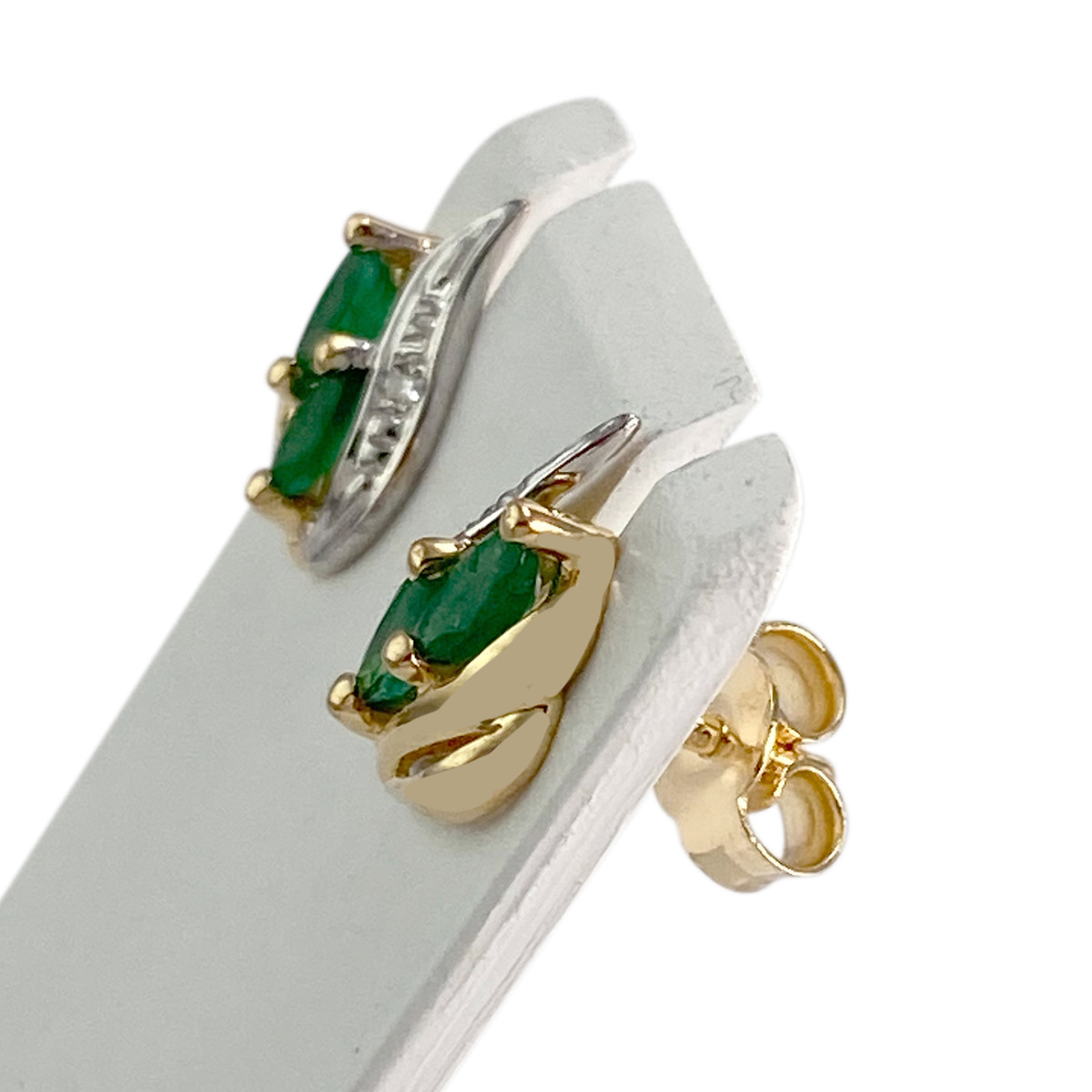 Boucles d'oreilles d'occasion  or 2 tons 750 diamants émeraudes - vue 2