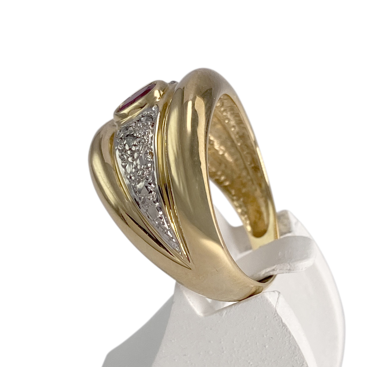 Bague d'occasion or 750 jaune rubis diamants - vue 2