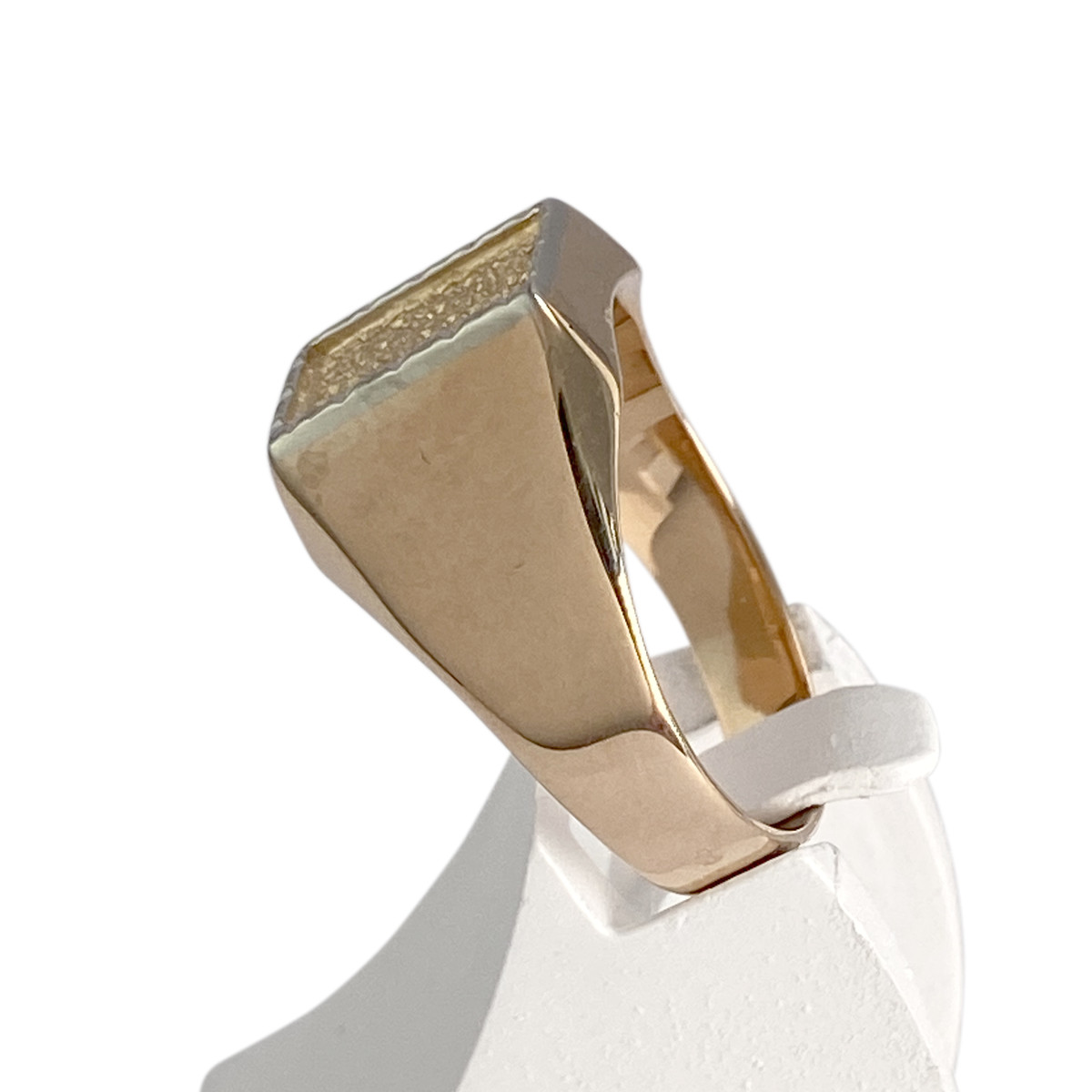 Chevalière d'occasion  or 750 2 tons - vue 2