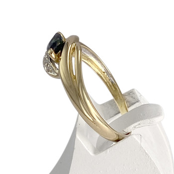 Tweekleurige tweedehands ring van 750 goud met diamanten en saffier