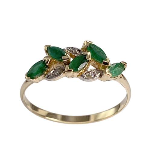 Tweedehands ring van 750 goud, tweekleurig, met smaragden en diamanten