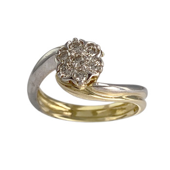 Tweedehands ring van 750 goud met bloemmotief en diamanten