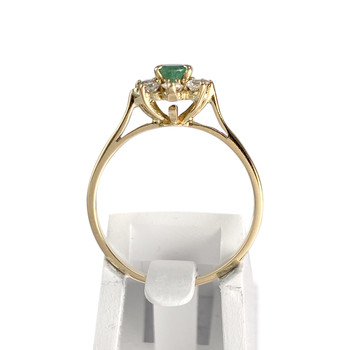 Tweedehands ring van 750 geelgoud met smaragd en diamanten