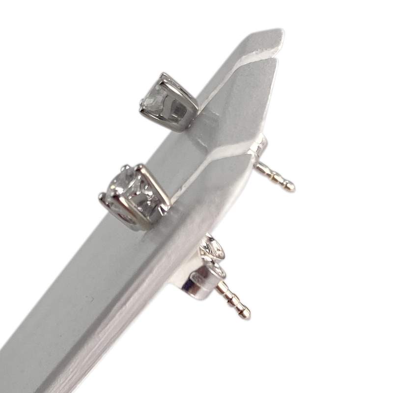 Boucles d'oreilles d'occasion or 750 blanc diamants - vue 2