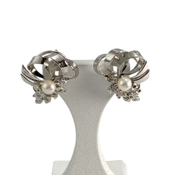 Tweedehands oorbellen van 750 witgoud met diamanten en gekweekte parels