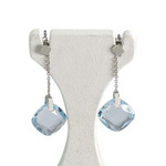 Boucles d'oreilles d'occasion or 750 blanc topazes bleues traitées - vue 1