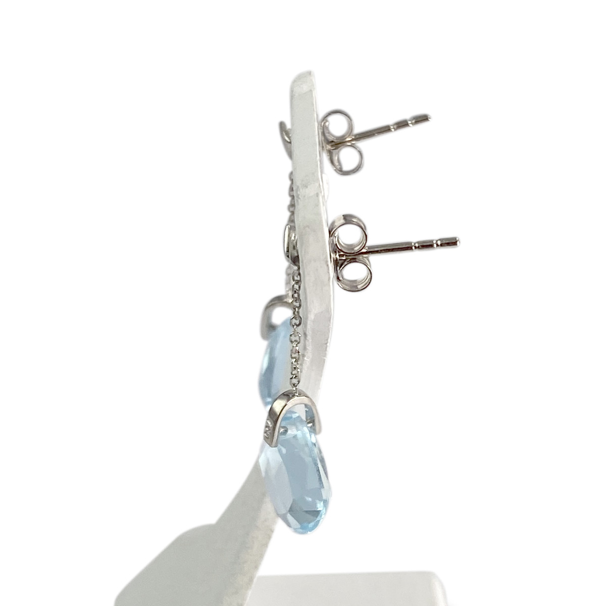 Boucles d'oreilles d'occasion or 750 blanc topazes bleues traitées - vue 2