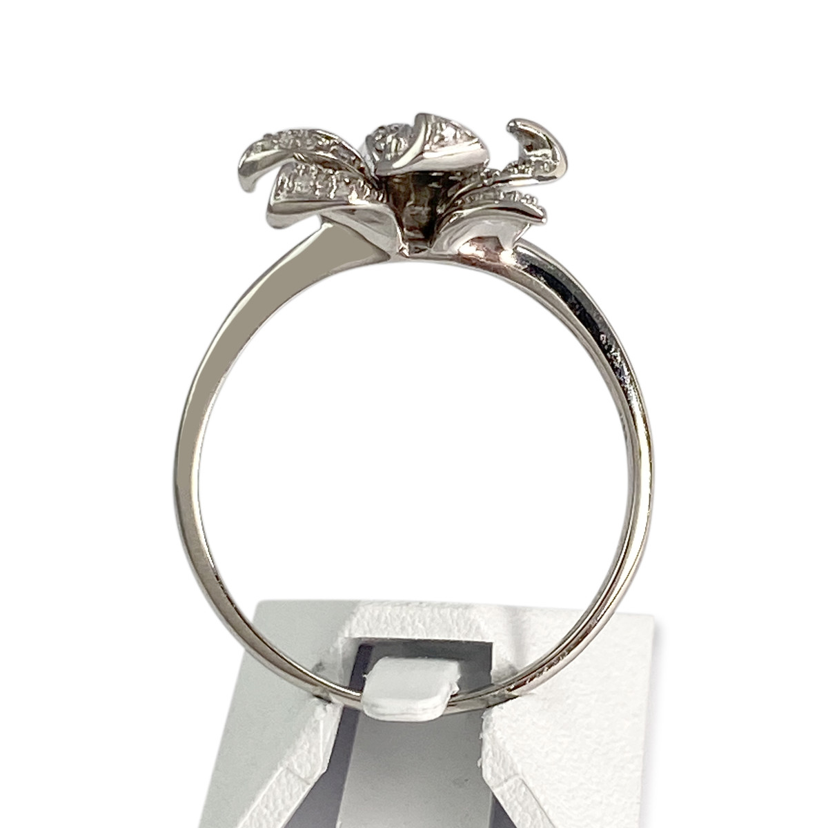 Bague d'occasion or 750 blanc fleur diamants - vue 3