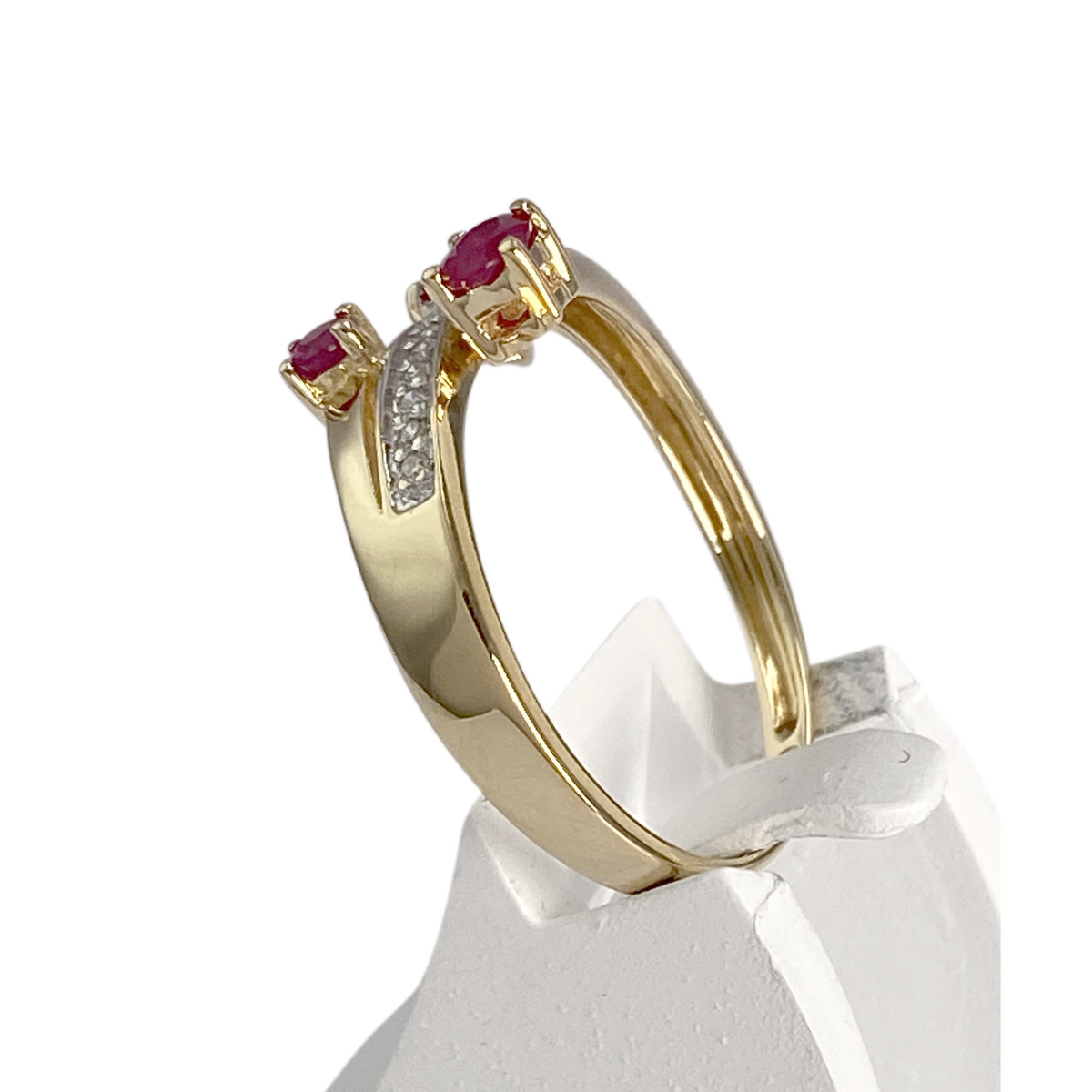 Bague d'occasion or 750 jaune rubis diamants - vue 2