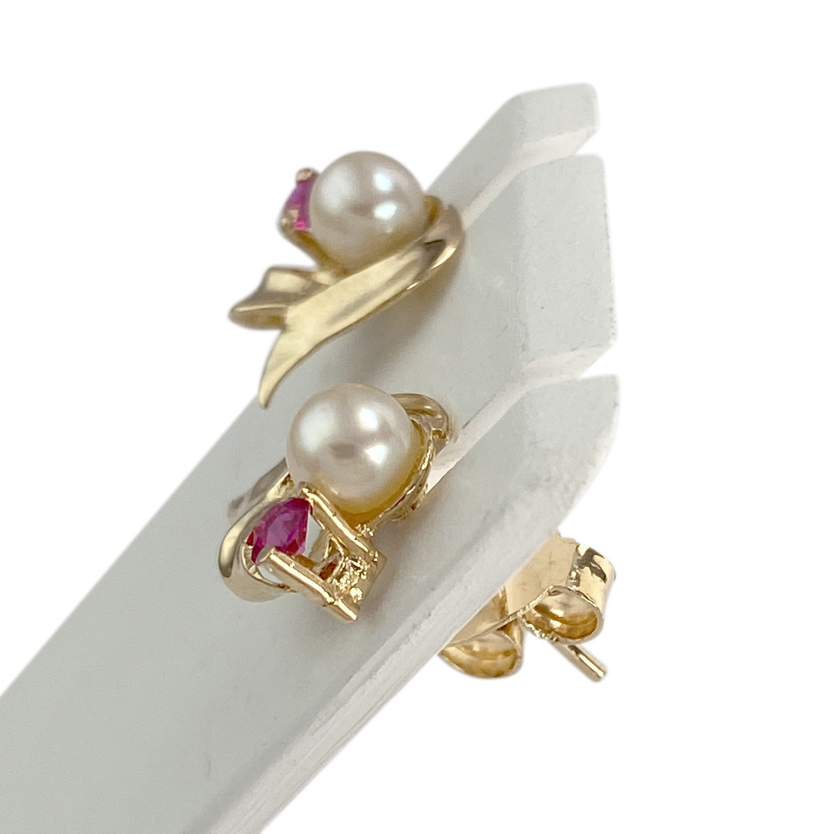 Boucles d'oreilles d'occasion or 750 jaune perles de culture et rubis - vue 2