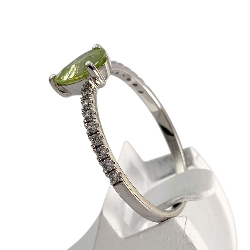 Bague d'occasion or 750 blanc péridot zirconias - vue 2