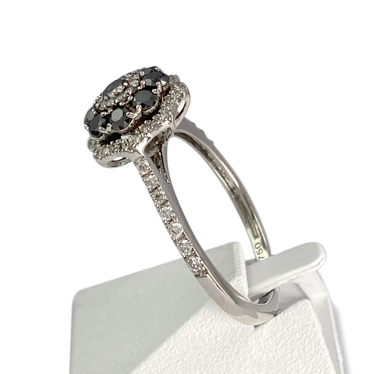 Bague d'occasion or 750 blanc fleur diamants diamants noirs - vue 2