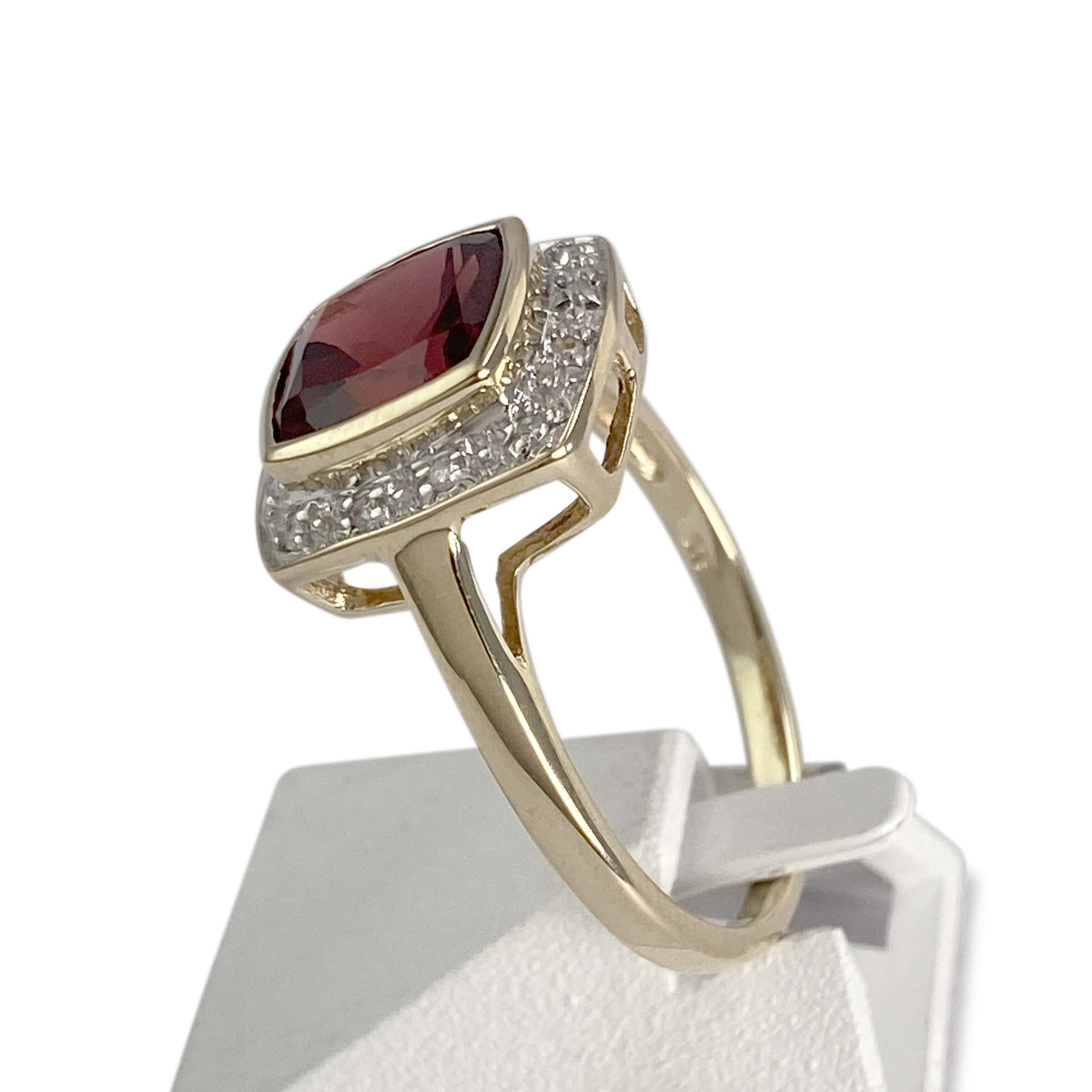 Bague d'occasion 2 ors 375 grenat diamants - vue 2