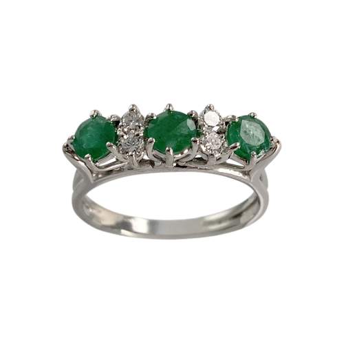 Bague d'occasion or 750 blanc diamants émeraudes