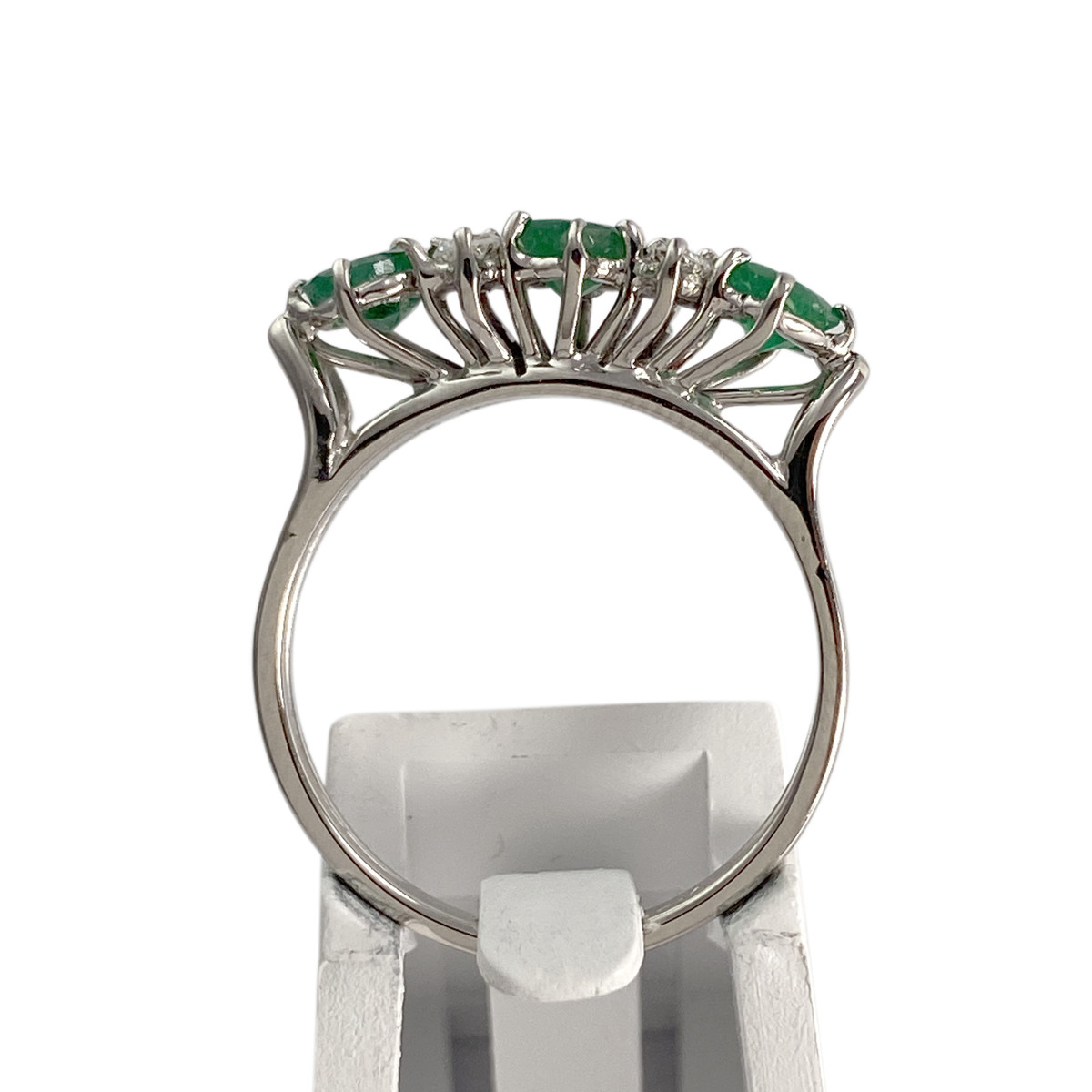 Bague d'occasion or 750 blanc diamants émeraudes - vue 3