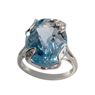 Bague d'occasion or 375 blanc topaze traitée swiss blue diamant