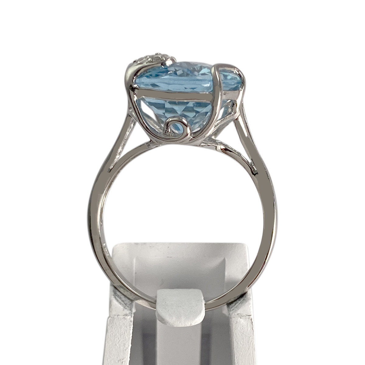 Bague d'occasion or 375 blanc topaze traitée swiss blue diamant - vue 3