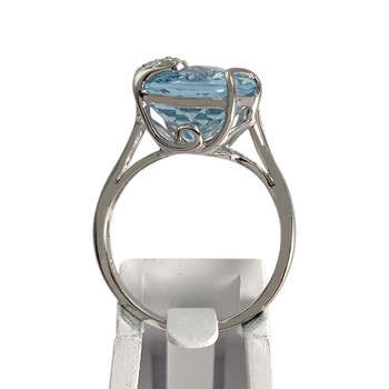 Pre-owned 375 white gold ring with topaz, Swiss Blue treatment, and diamond