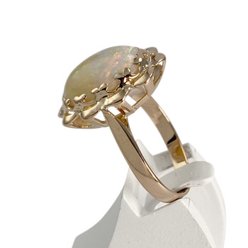 Tweedehands ring van 750 geelgoud met opaal