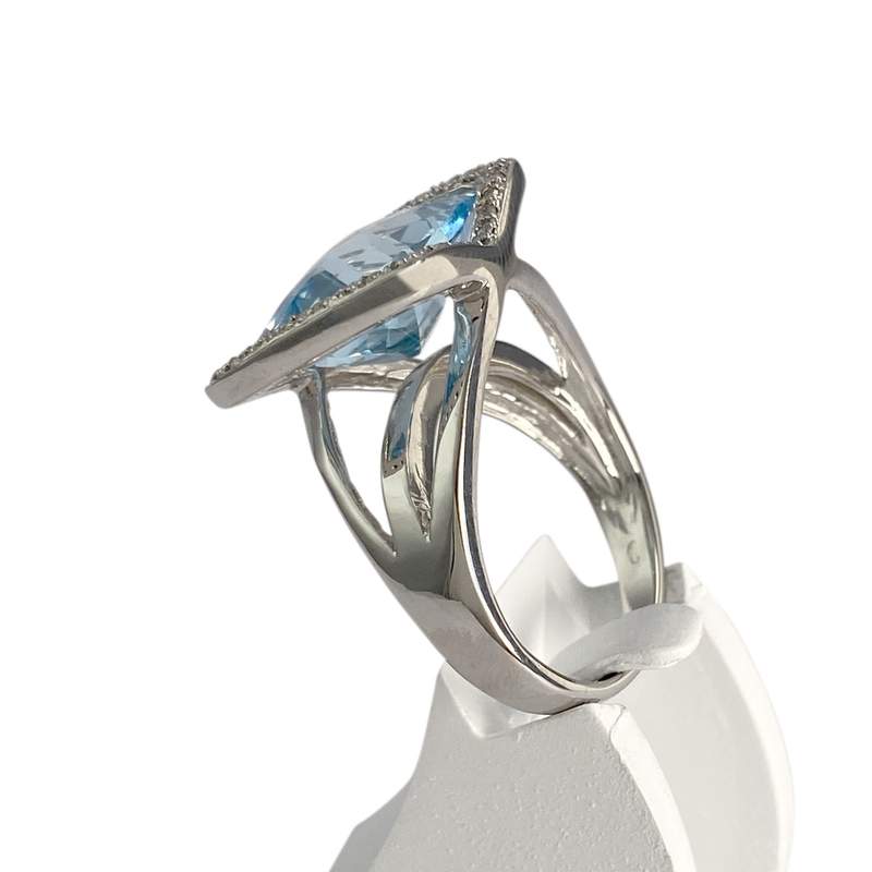 Bague d'occasion or 750 blanc topaze traitée sky blue diamant - vue 2