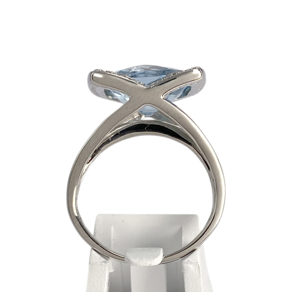 Bague d'occasion or 750 blanc topaze traitée sky blue diamant - vue 3