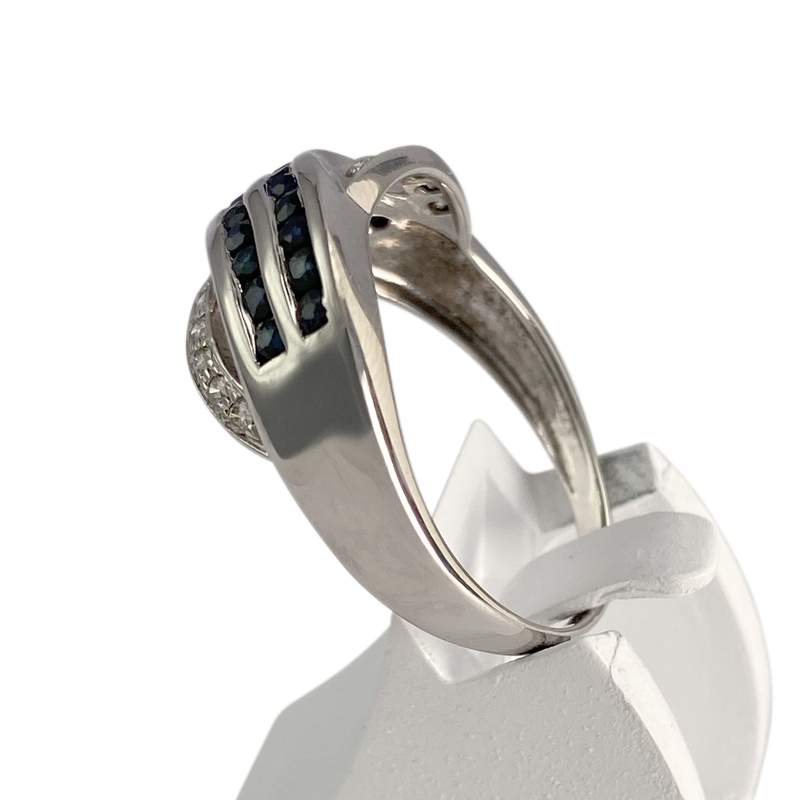 Bague d'occasion or 750 blanc diamants saphirs - vue 2