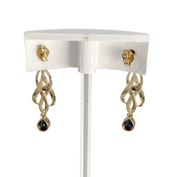 Tweedehands oorbellen van 750 geelgoud met diamant en saffier