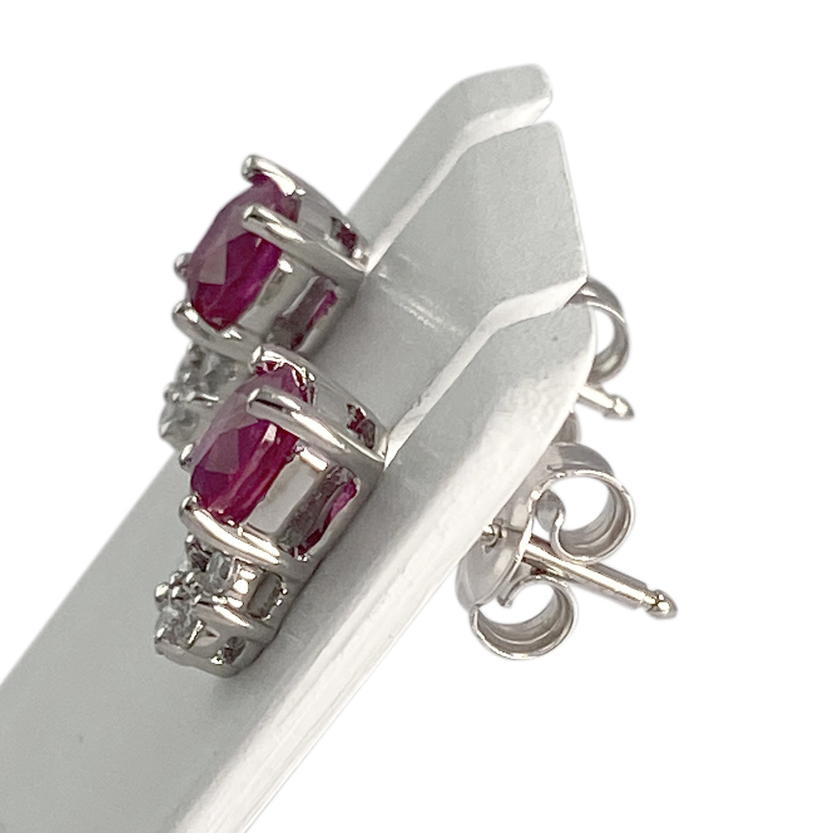 Boucles d'oreilles d'occasion or 750 blanc diamants rubis - vue 2