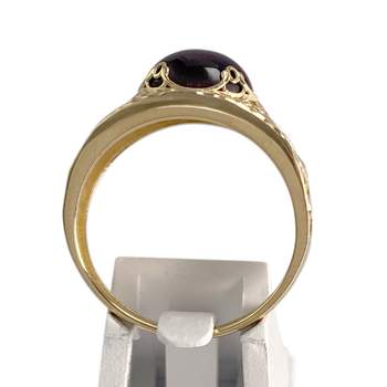 Tweedehands ring van 375 geelgoud met granaat