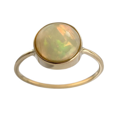 Tweedehands ring van 750 geelgoud met opaal