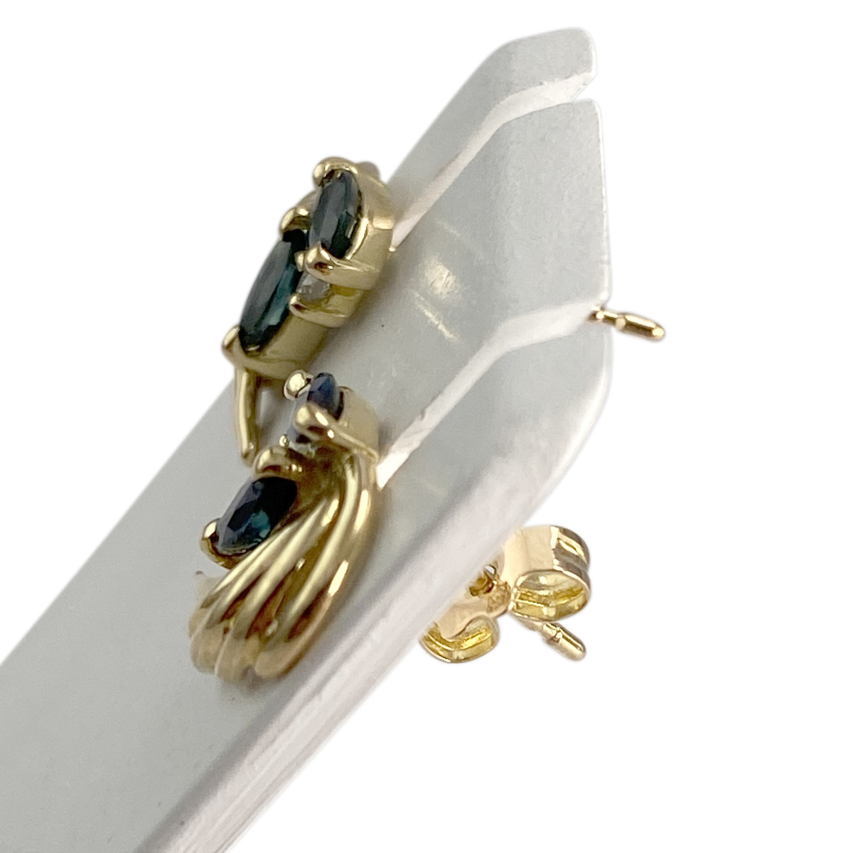 Boucles d'oreilles d'occasion or 750 jaune saphir diamant - vue 2