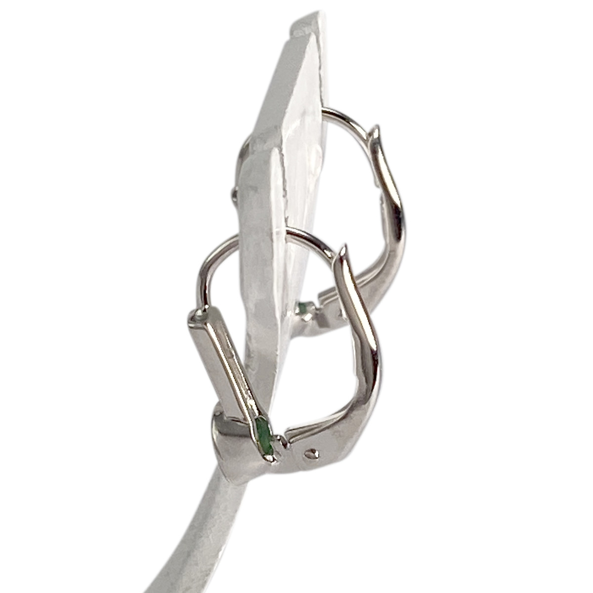 Boucles d'oreilles occasion or 375 blanc émeraudes diamants - vue 2