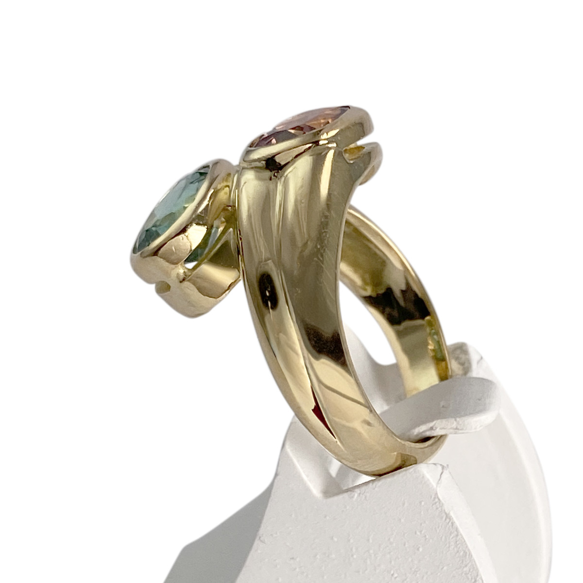 Bague d'occasion or 750 jaune tourmalines rose et verte - vue 2