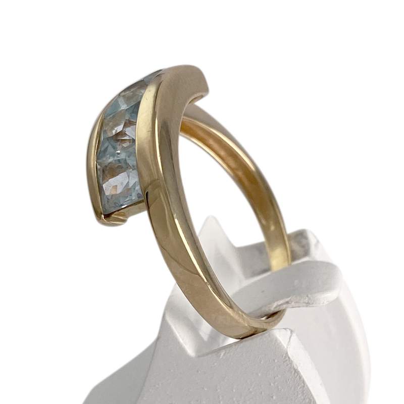Pre-owned 750 yellow gold ring with treated blue topazes - view 2