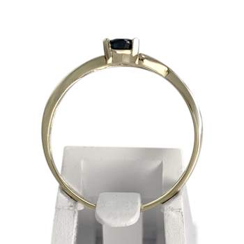 Tweedehands ring van 375 geelgoud met saffier